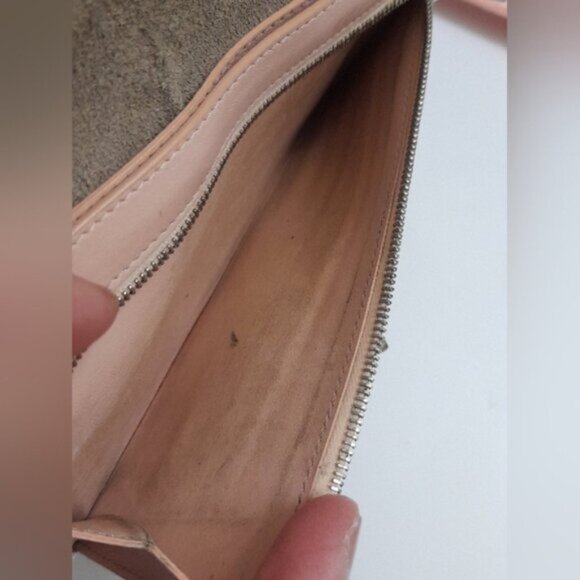 Celine - LARGE STRAP WALLET IN GRAINED CALFSKIN in Light Taupe - Picture 13 of 16